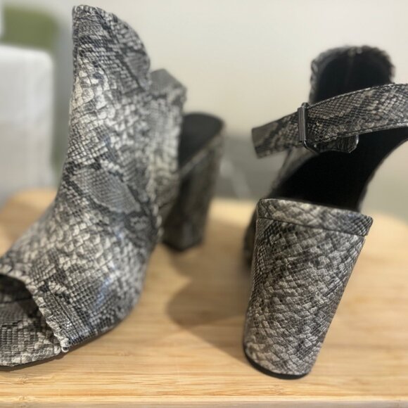 Snakeskin sandal 11M - Picture 3 of 3